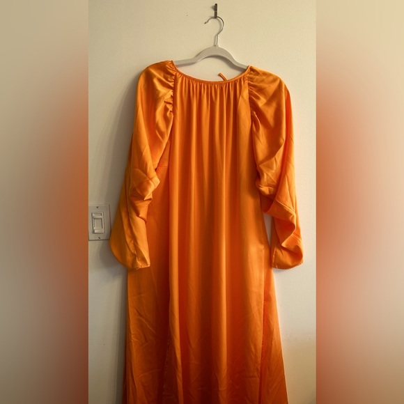 VOLUMINOUS SATIN DRESS - Picture 1 of 1